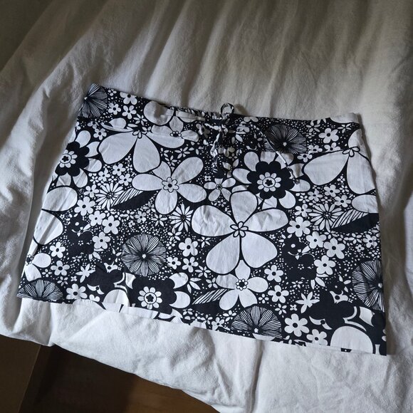 Vintage Garage Black and White micro mini skirt - Picture 3 of 8
